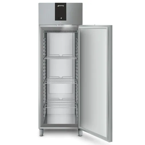 Smeg SPRF7NDX - ouvert de face avec les grilles