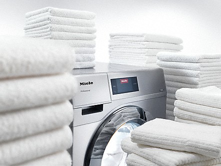 Miele - Avez-vous déjà pensé à installer votre lave-linge et votre sèche- linge en colonne ? Cela vous permet un gain d'espace et une esthétique  harmonieuse grâce aux designs de nos appareils pensés